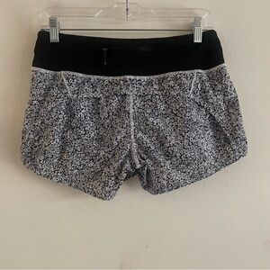 Lululemon Women's Black and White Speed shorts Patterned Shorts size 4
